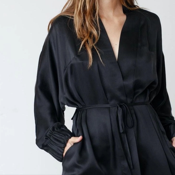 lunya Other - LUNYA washable silk robe black L/XL